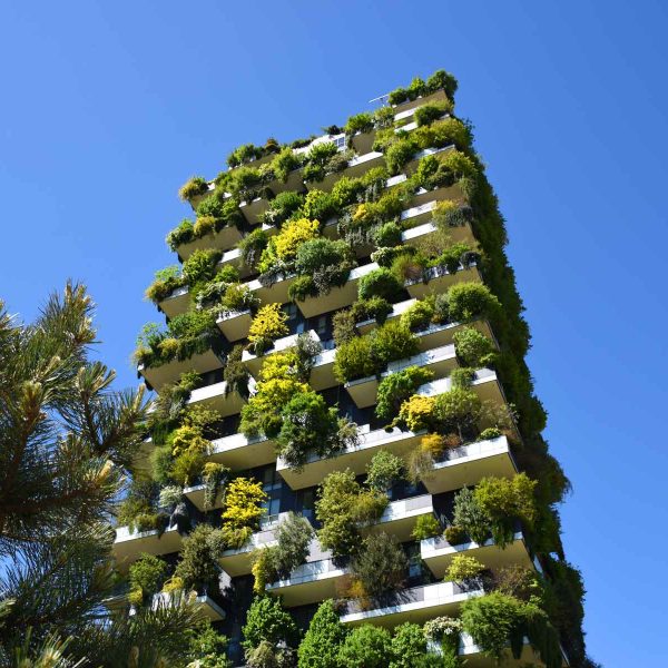 Il simbolo del vertical green a Milano